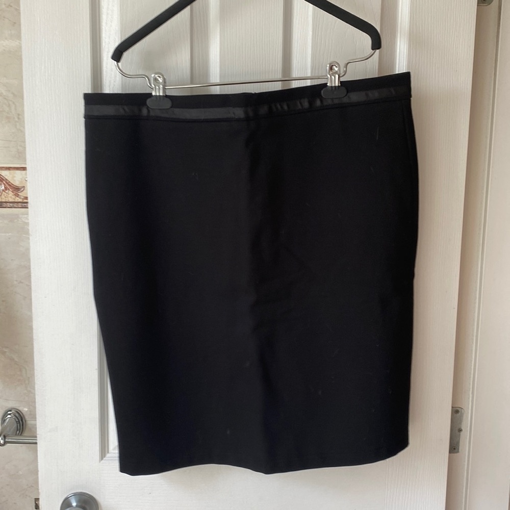 Black pencil skirt (lined)